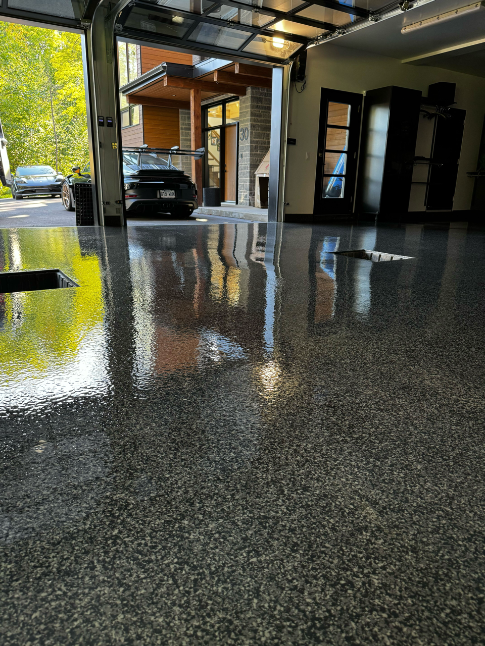 Plancher d'époxy résidentiel installé par Epoxy FB